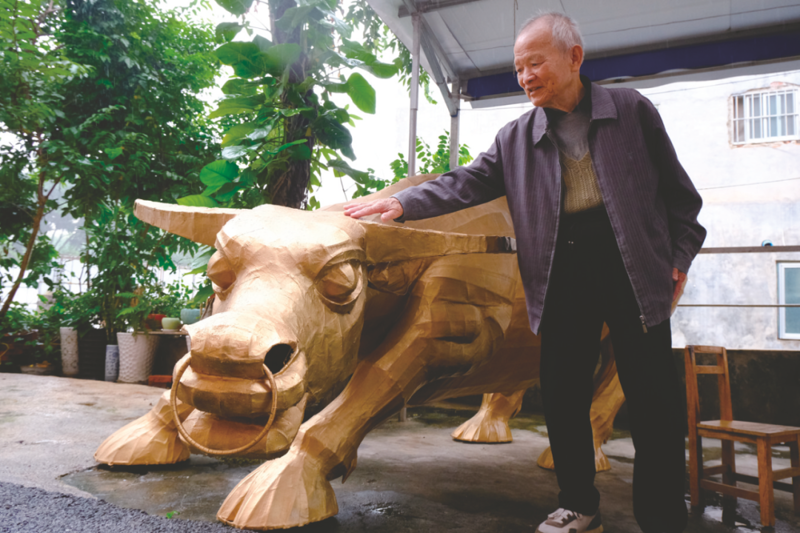 我们这十年 | 他从花灯手艺人到守艺人