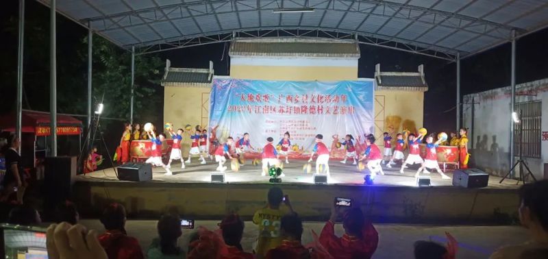 苏圩镇：文艺演出轮番上演 群众乐享“文化大餐”